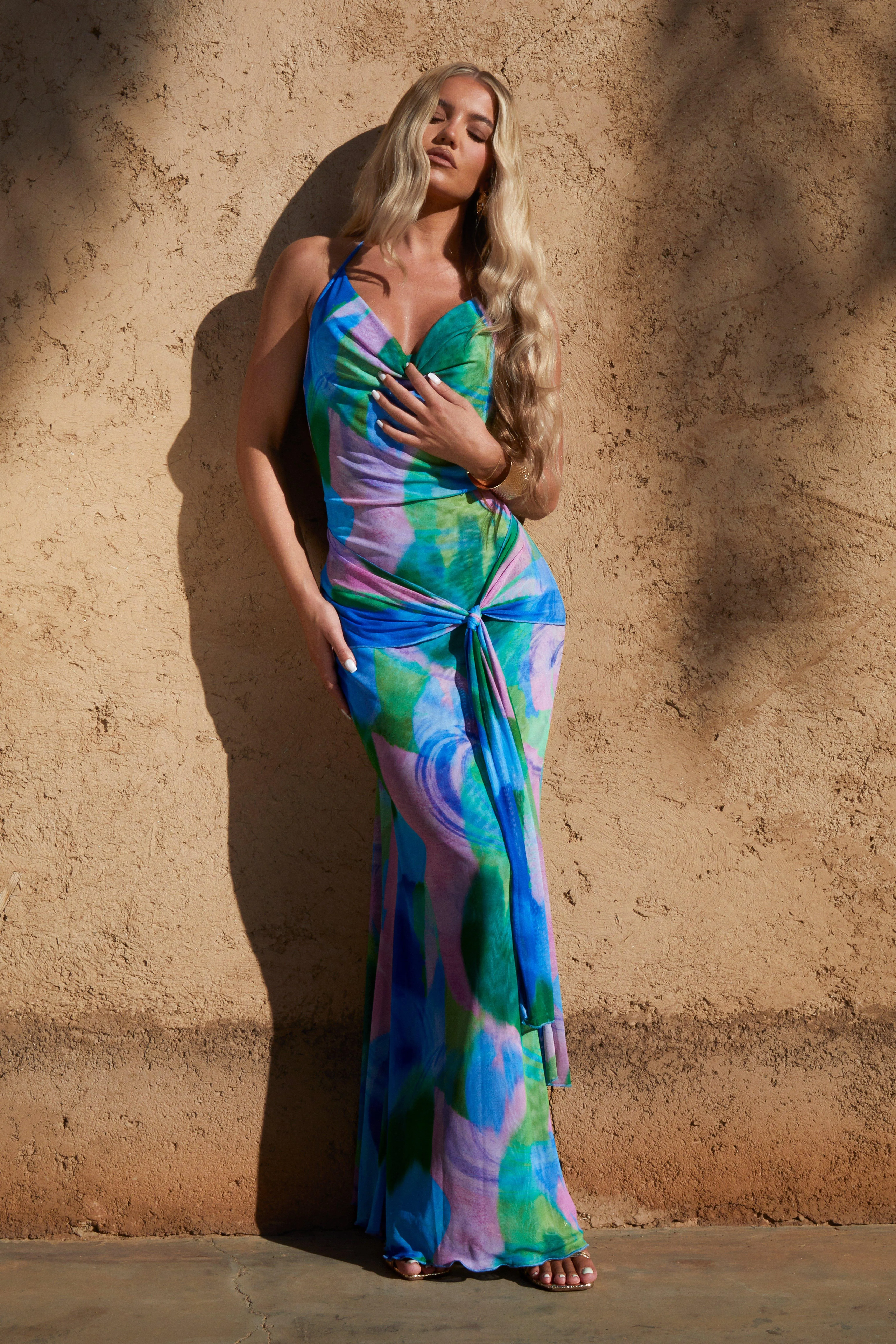 Robe longue nouée à col bénitier