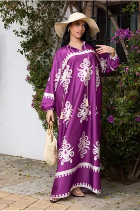Robe violette à motif fleuri beige avec cordon à pompom